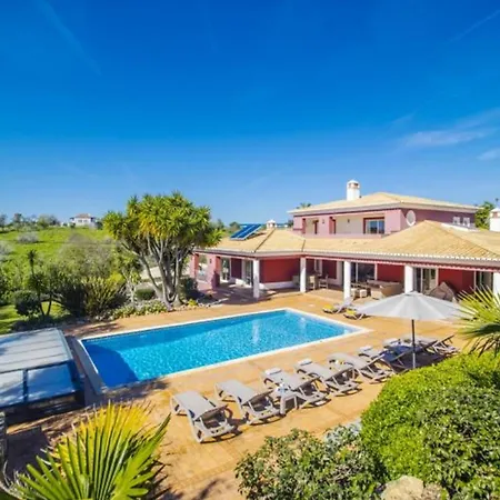 Escape To Paradise Stunning Nestled Near Porto De Mos Apartman Albufeira