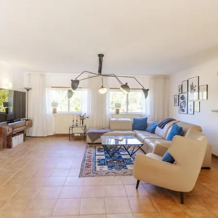 Escape To Paradise Stunning Nestled Near Porto De Mos *